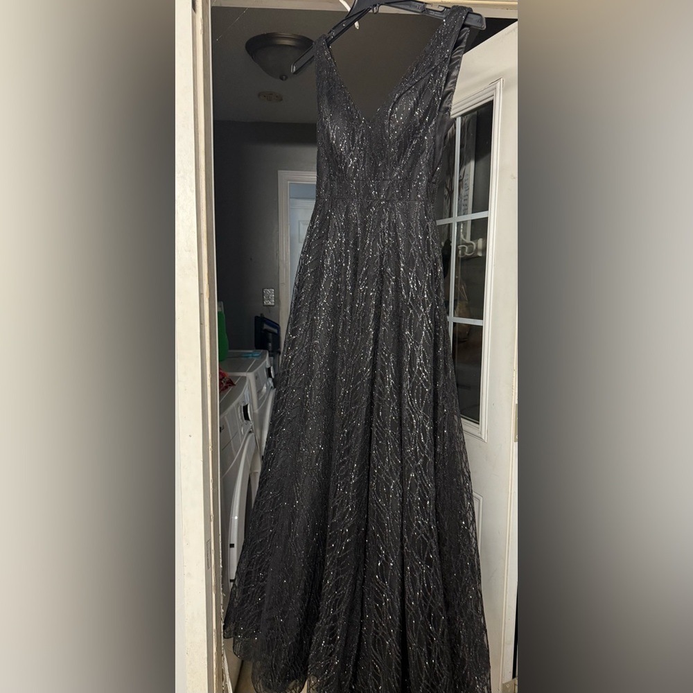 Elegant Black Sparkle V-Neck Evening Gown